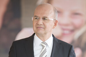Dr. Hans Unterhuber